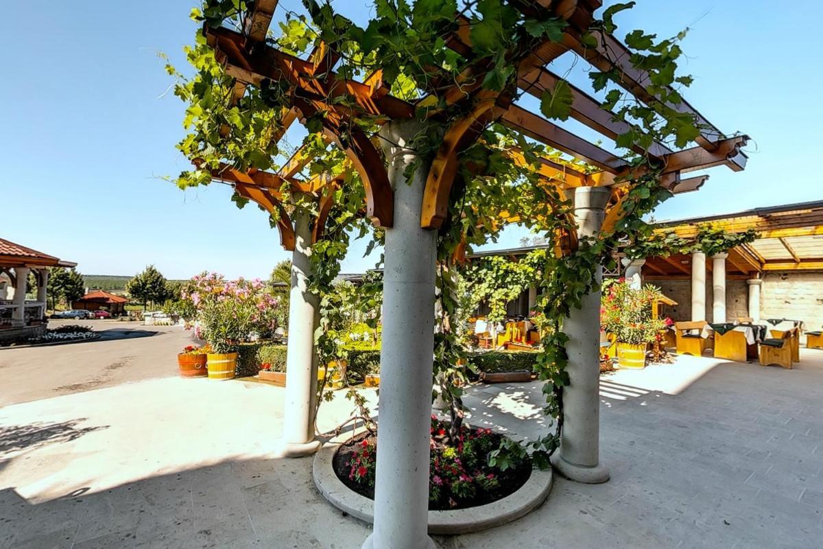 Egri Korona Borhaz Es Wellness Hotel Demjén Dış mekan fotoğraf