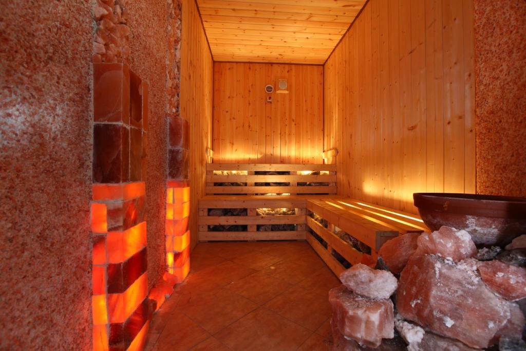 Egri Korona Borhaz Es Wellness Hotel Demjén Dış mekan fotoğraf